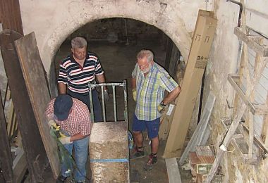 Beschaffung der Fasslagersteine 